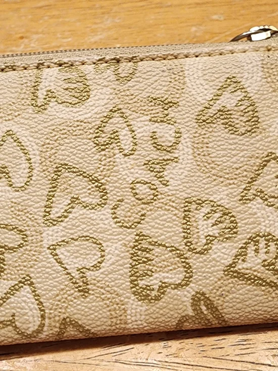 Coach Beige Heart Print Keychain Wallet signature monogram pattern & hearts. - Picture 3 of 11